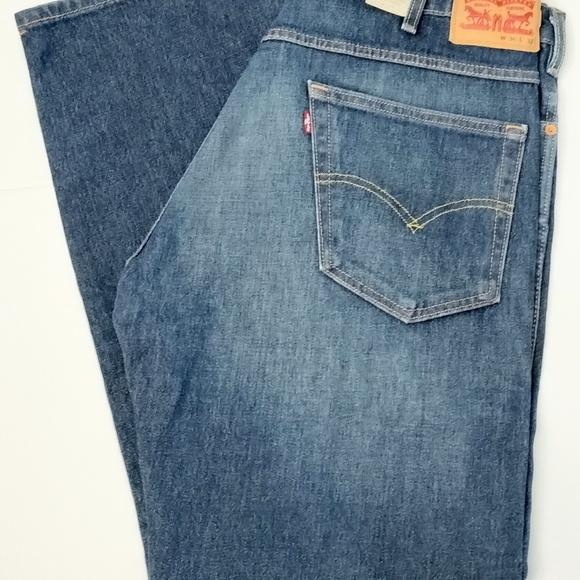 Levis Men 36"W 32"L Regular Fit Straight Leg. - Picture 2 of 13